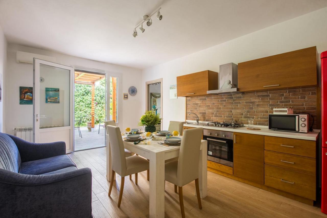 Apartment Cinzia-150 Mt From The *