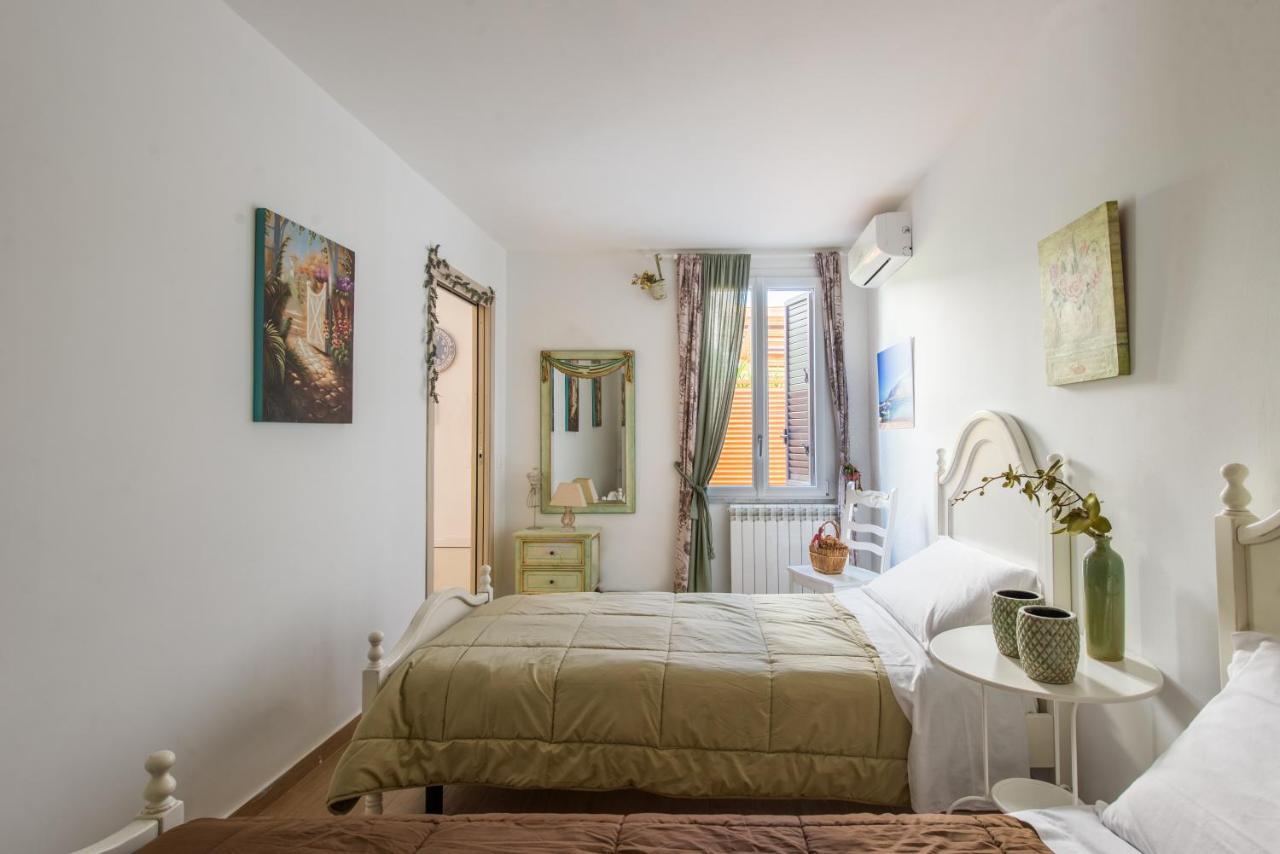 Apartment Cinzia-150 Mt From The